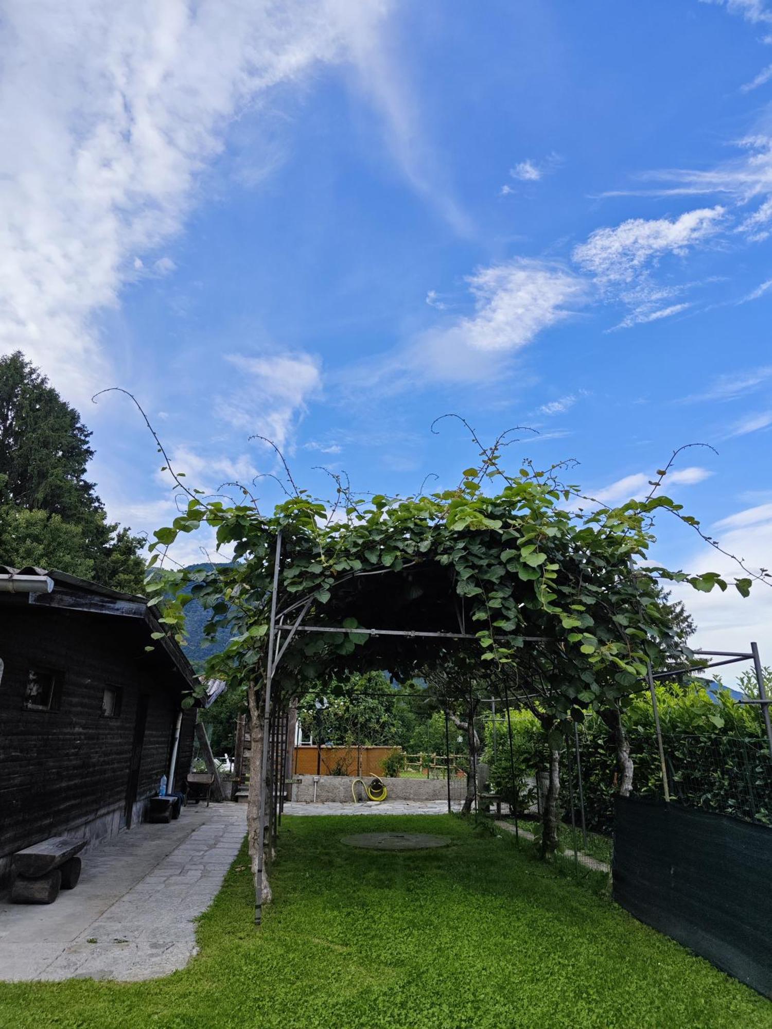 Casa Relax Apartment Laveno-Mombello Exterior photo